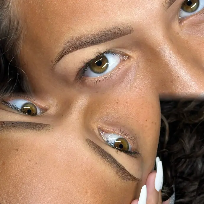 Dermopigmentation sourcils par Yana Esthetik